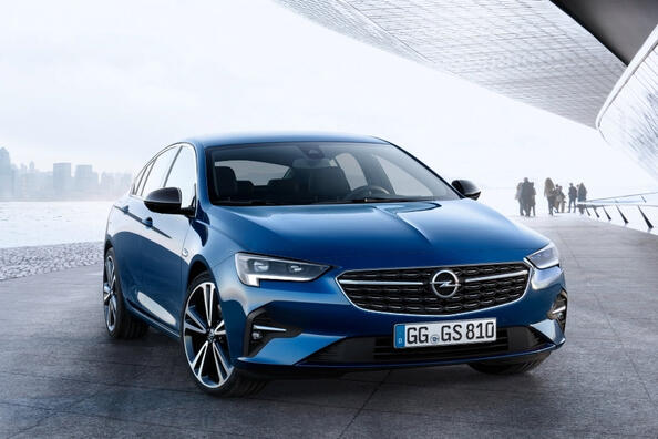 Opel Insignia Grand Sport: revisione del liftback aggiornato Foto 3