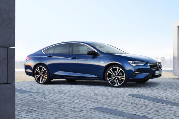 Opel Insignia Grand Sport: revisione del liftback aggiornato Foto 2