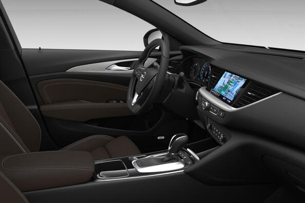 Opel Insignia Grand Sport: revisione del liftback aggiornato Foto 6
