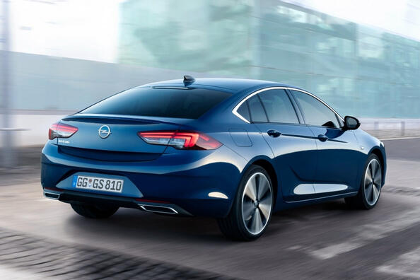 Opel Insignia Grand Sport: revisione del liftback aggiornato Foto 4