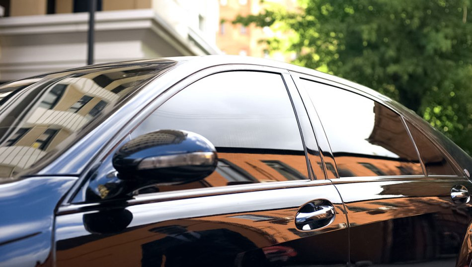 Colorazione vetri auto: aspetti pratici ed estetici