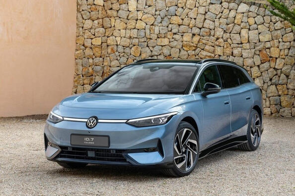 Recensione della station wagon elettrica Volkswagen ID.7 Tourer