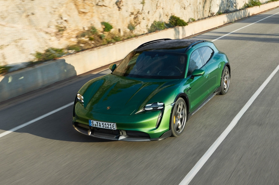 Porsche Taycan Cross Turismo: un’auto sportiva elettrica universale