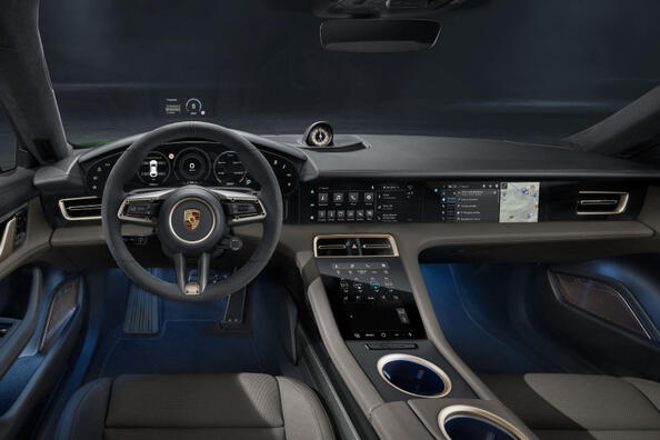 Porsche Taycan Cross Turismo: un’auto sportiva elettrica universale Foto 5