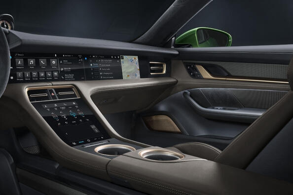 Porsche Taycan Cross Turismo: un’auto sportiva elettrica universale Foto 6