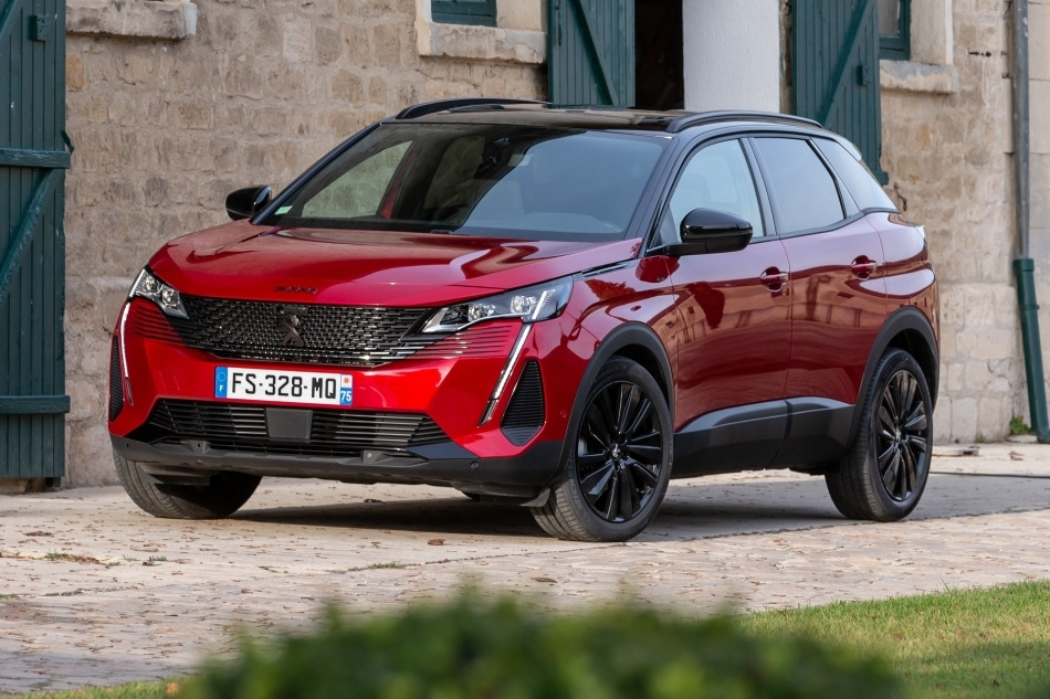 Revisione del crossover Peugeot 3008 aggiornato di seconda generazione