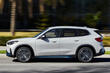 Panoramica del crossover elettrico compatto BMW iX1 foto 3