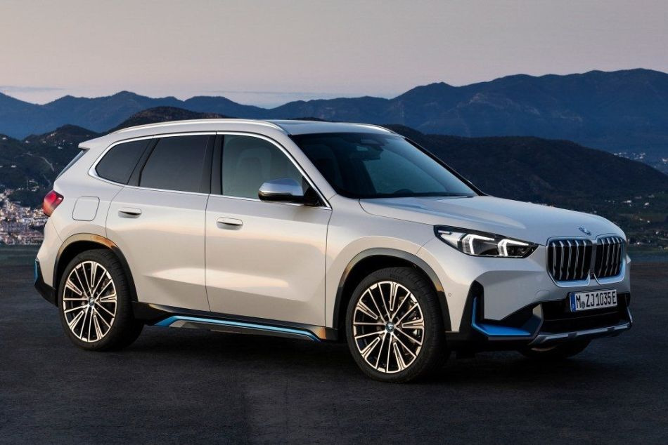 Panoramica del crossover elettrico compatto BMW iX1