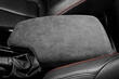 Come tirare il bracciolo all’interno dell’auto? foto 1