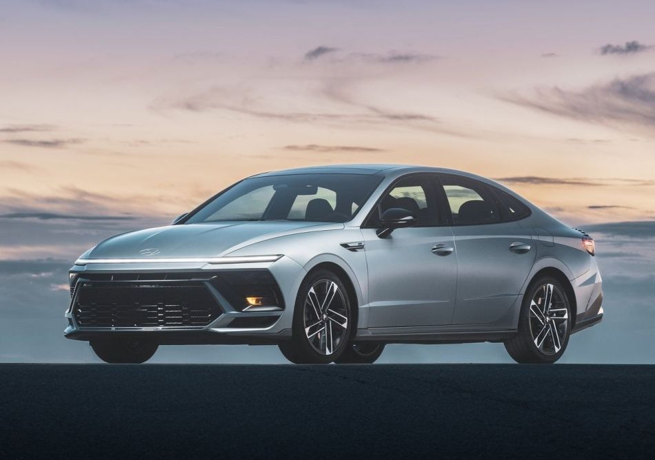 Revisione della berlina aggiornata della Hyundai Sonata di ottava generazione