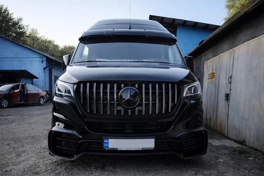 Mercedes Sprinter W907/W910 2018- Paraurti anteriore con griglia V2 (AMG) Image