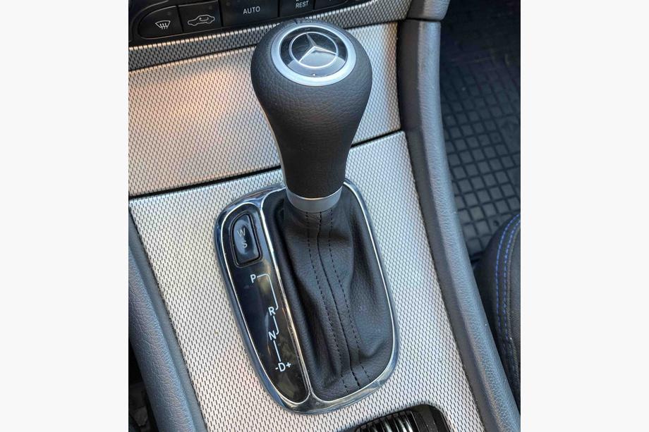 Mercedes C-class W203 2000-2007 Pomello cambio con cuffia A2032672088 (Cambio automatico) Foto 1