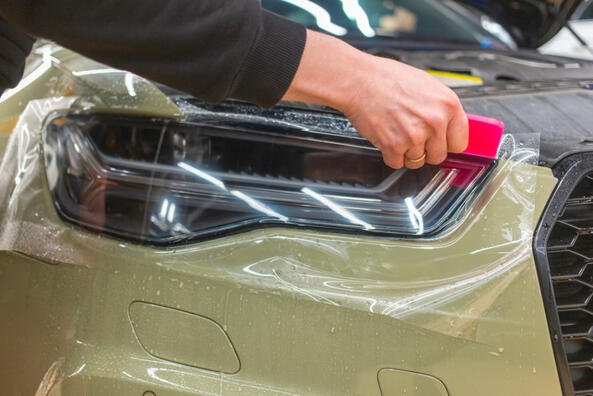 Quale pellicola è migliore per proteggere i fari dell’auto?