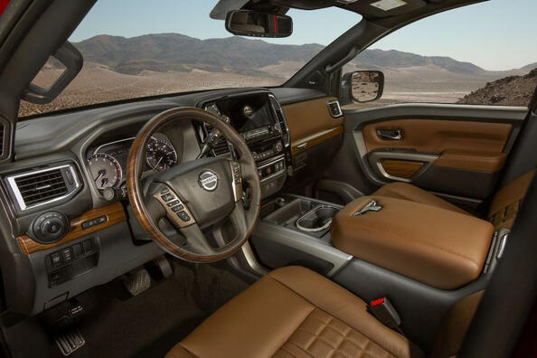 Nissan Titan di seconda generazione: una revisione del pick-up Foto 6