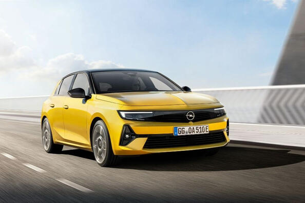 Panoramica della berlina compatta Opel Astra di sesta generazione