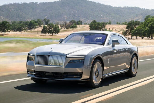 Rolls-Royce Spectre: recensione della coupé elettrica
