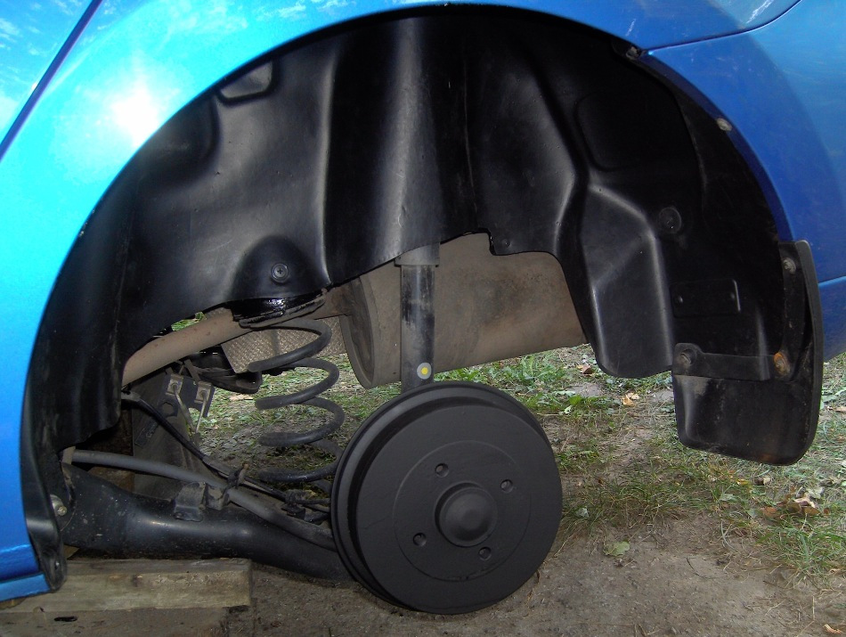 Parafanghi auto: è necessario installarli?