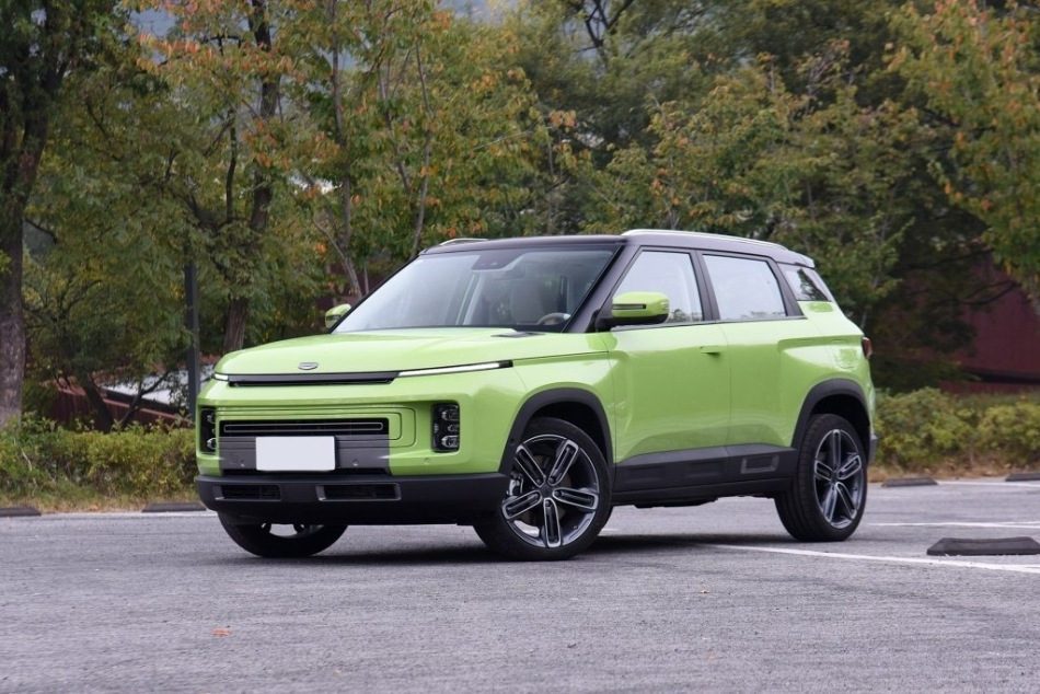 Geely ICON: crossover ibrido stiloso e tecnologico