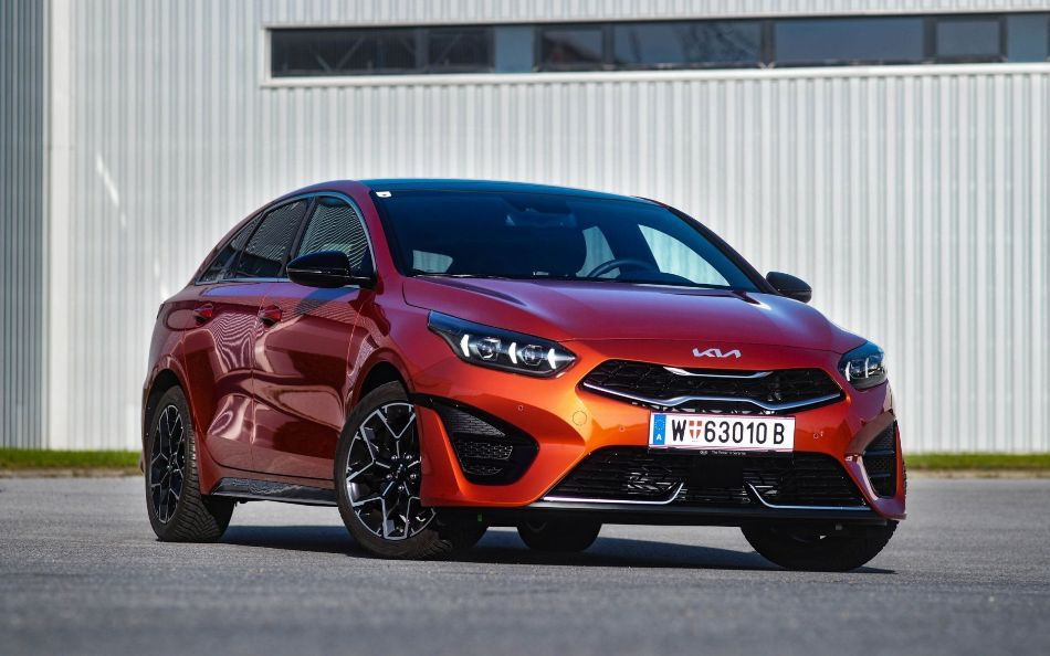 Revisione della versione restyling della station wagon KIA ProCeed