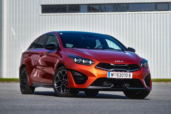 Revisione della versione restyling della station wagon KIA ProCeed
