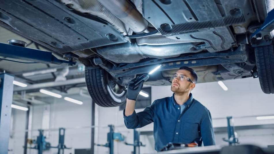 Consigli utili per la cura del fondo dell’auto