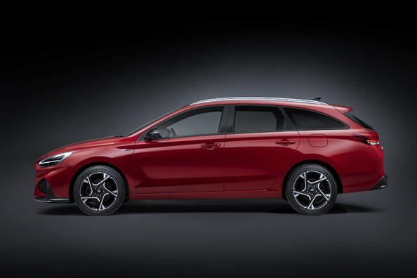 Revisione della station wagon aggiornata Hyundai i30 Wagon Foto 3