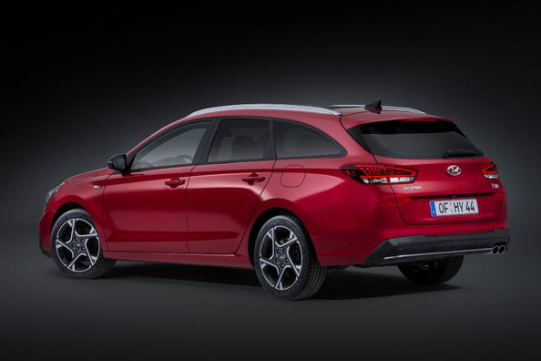 Revisione della station wagon aggiornata Hyundai i30 Wagon Foto 2