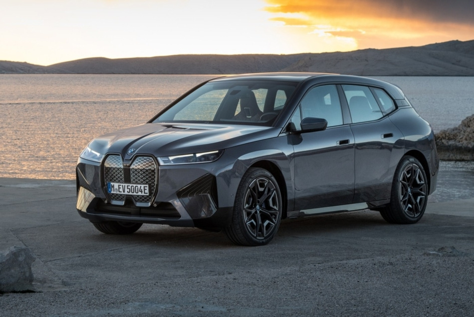 BMW iX: recensione e caratteristiche di un crossover elettrico