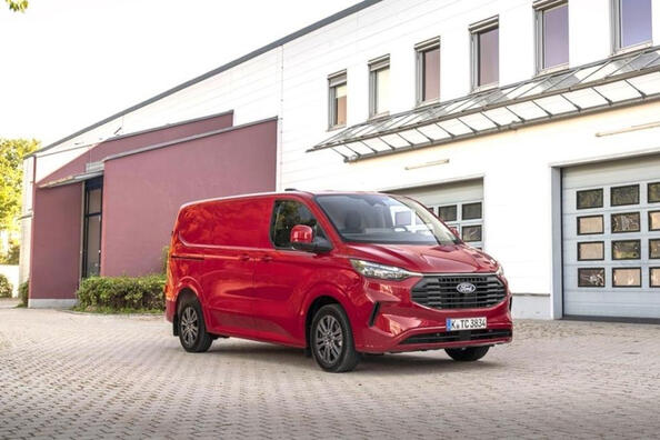 Ford Transit Custom II generazione: un assistente affidabile per il business Foto 1