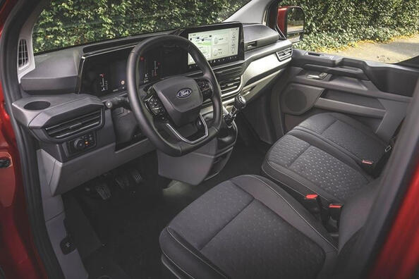 Ford Transit Custom II generazione: un assistente affidabile per il business Foto 5