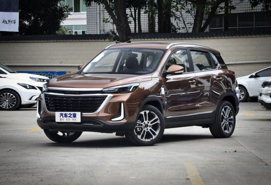 BAIC X3 di seconda generazione: un crossover compatto ed elegante