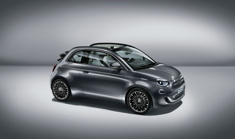 Fiat 500e Cabrio: elegante cabriolet elettrica per la città