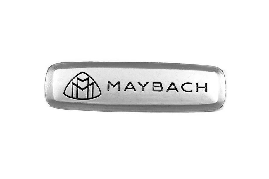 Mercedes-Benz Maybach Badge in alluminio per tappetini (1pz) Foto 1