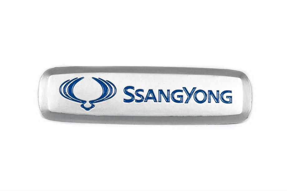 SsangYong Badge in alluminio per tappetini auto (1 pz) Image