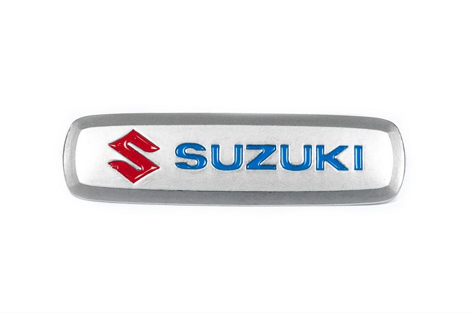 Suzuki Badge in alluminio per tappetini auto (1 pz) Foto 1