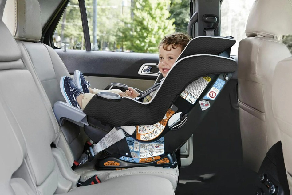 Consigli utili per una guida sicura con un bambino in auto