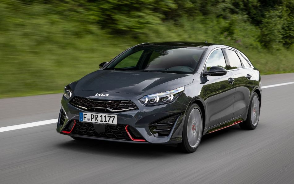 Revisione della station wagon «carica» aggiornata KIA ProCeed GT