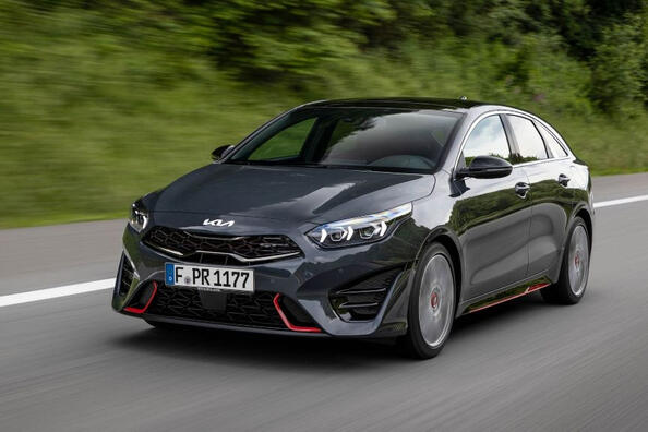 Revisione della station wagon «carica» aggiornata KIA ProCeed GT