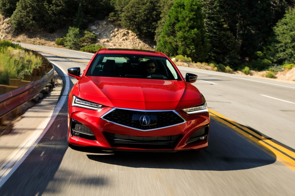 Acura TLX II generazione: berlina con status premium
