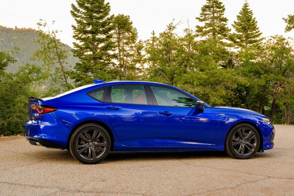 Acura TLX II generazione: berlina con status premium Foto 4