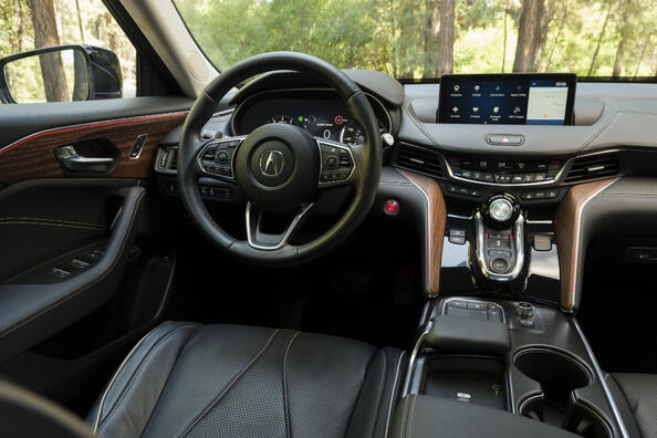 Acura TLX II generazione: berlina con status premium Foto 5