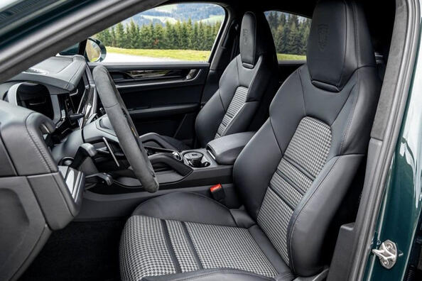 Porsche Cayenne Coupé: un lussuoso crossover dal look aggiornato Foto 6