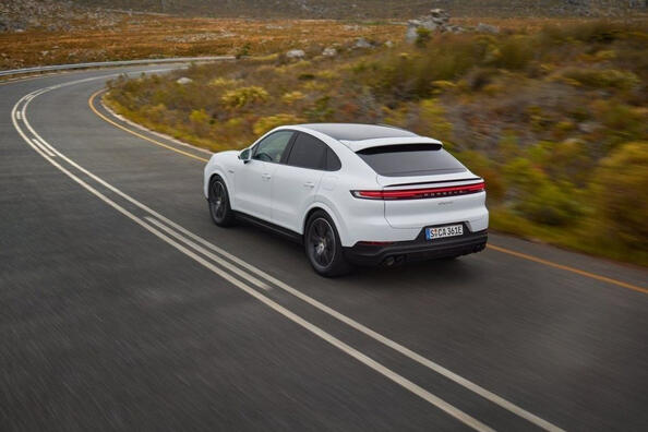 Porsche Cayenne Coupé: un lussuoso crossover dal look aggiornato Foto 4