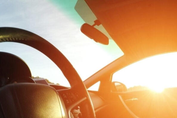 Come rinfrescare l’interno di un’auto quando fa caldo?