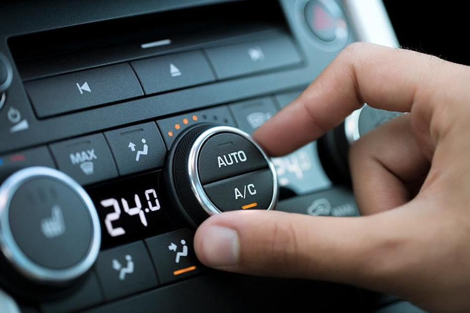 Come utilizzare correttamente il condizionatore d’aria in un’auto quando fa caldo?