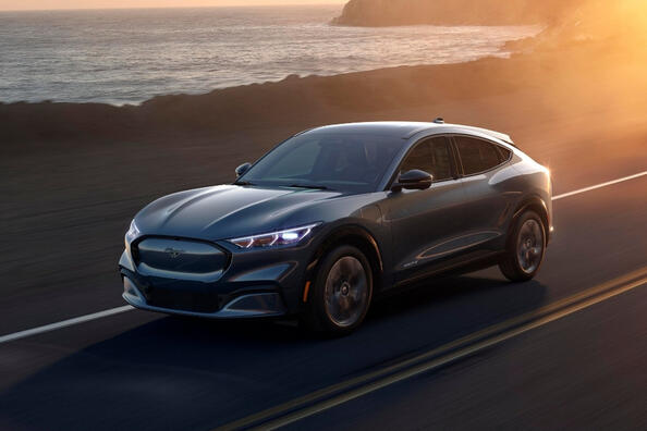Ford Mustang Mach-E: una rivisitazione del crossover elettrico ad alte prestazioni Foto 2