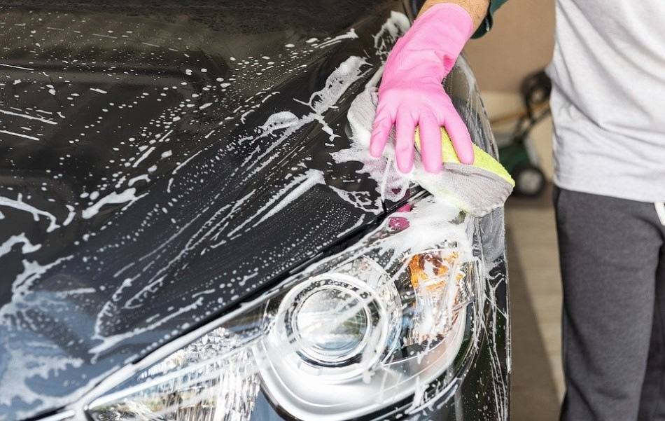 Scegliamo uno shampoo per auto: laviamo l’auto correttamente