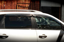 Kia Sorento II XM 2009-2014 Deflettori finestrini con profilo cromato (4 pz, Niken) foto 3