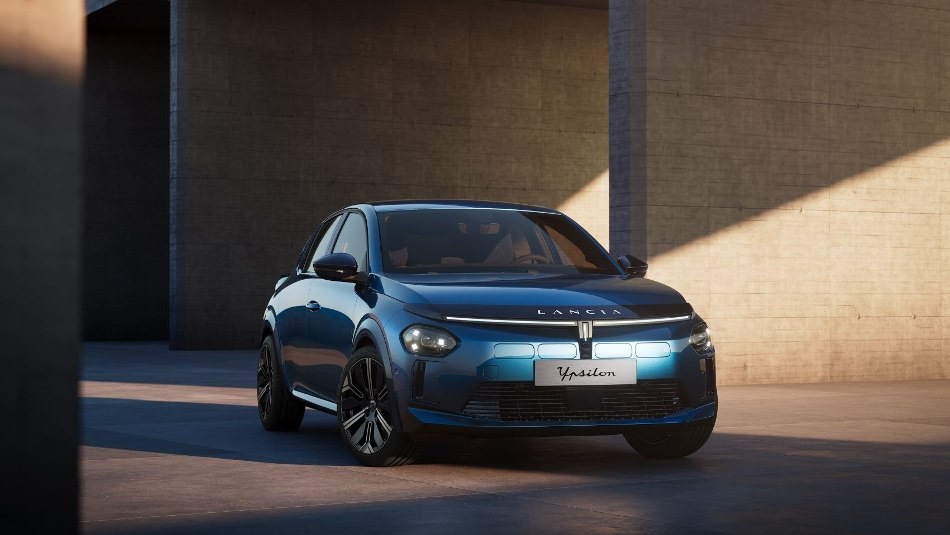 Lancia Ypsilon 2024: una city car di stile