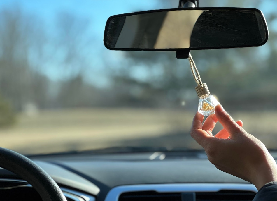 Interni profumati con le tue mani: ricette per deodoranti per ambienti per auto